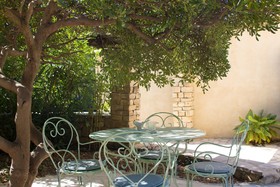 Aux Oiseaux De Provence
