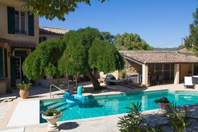 Aux Oiseaux De Provence