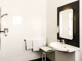 Hôtel ibis Orange Centre Échangeur A7 A9