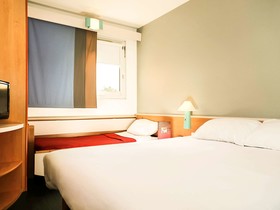 Hôtel ibis Orange Centre Échangeur A7 A9