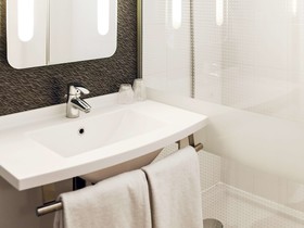 Hôtel ibis Orange Centre Échangeur A7 A9