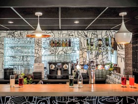 Hôtel ibis Orange Centre Échangeur A7 A9