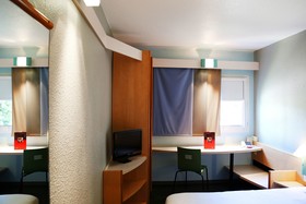 Hôtel ibis Orange Centre Échangeur A7 A9