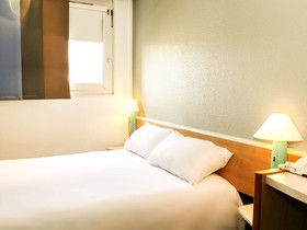 Hôtel ibis Orange Centre Échangeur A7 A9