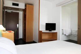 Hôtel ibis Orange Centre Échangeur A7 A9
