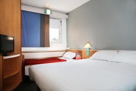 Hôtel ibis Orange Centre Échangeur A7 A9