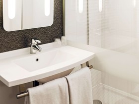 Hôtel ibis Orange Centre Échangeur A7 A9