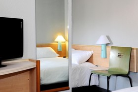 Hôtel ibis Orange Centre Échangeur A7 A9
