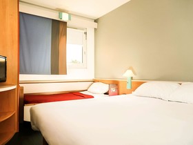 Hôtel ibis Orange Centre Échangeur A7 A9