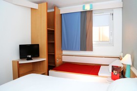 Hôtel ibis Orange Centre Échangeur A7 A9