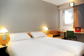 Hôtel ibis Orange Centre Échangeur A7 A9