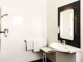 Hôtel ibis Orange Centre Échangeur A7 A9