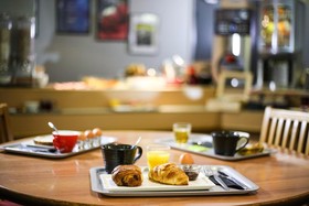 Hôtel ibis Orange Centre Échangeur A7 A9