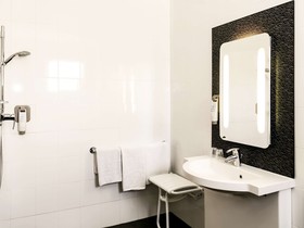 Hôtel ibis Orange Centre Échangeur A7 A9