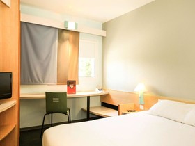 Hôtel ibis Orange Centre Échangeur A7 A9