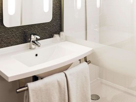Hôtel ibis Orange Centre Échangeur A7 A9