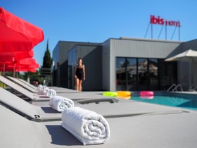 Hôtel ibis Orange Centre Échangeur A7 A9