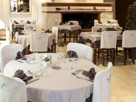 Hotel Restaurant La Touloubre