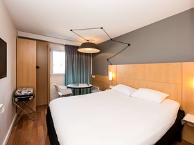 ibis Sisteron
