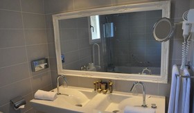Hôtel Le Vallon de Valrugues & Spa
