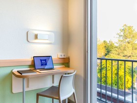 ibis budget Pau Lescar