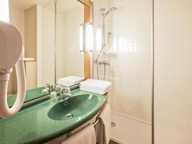 Hôtel ibis Lyon Est Bron