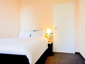 Hôtel ibis Lyon Est Bron