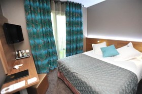 Hotel Full Colors