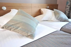Hotel Full Colors