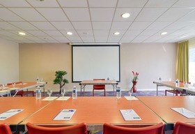 Hotel Kyriad Lyon Est - Saint Bonnet De Mure