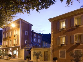 Hotel Azalees