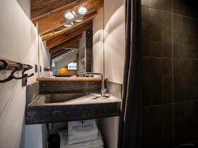 Chalet Artedaz  OVO Network