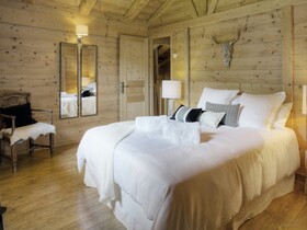 Chalet Hollygotty - OVO Network