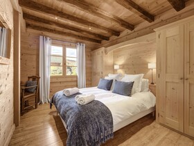 Chalet Hollygotty - OVO Network