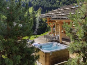 Chalet Hollygotty - OVO Network