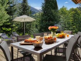 Chalet Hollygotty - OVO Network