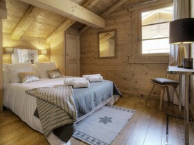 Chalet Hollygotty - OVO Network