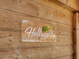 Chalet Hollygotty - OVO Network