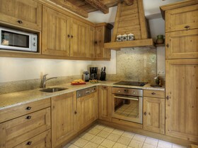 Chalet Hollygotty - OVO Network