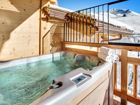 Chalet Macaron-Ovo Network