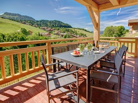 Chalet Macaron-Ovo Network