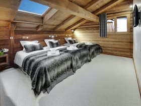Chalet Macaron-Ovo Network