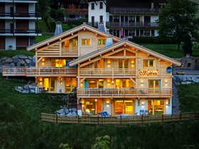 Chalet Macaron-Ovo Network