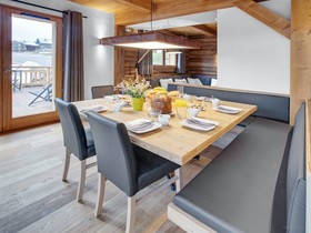 Chalet Macaron-Ovo Network