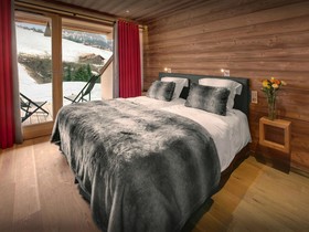 Chalet Meringue - OVO Network