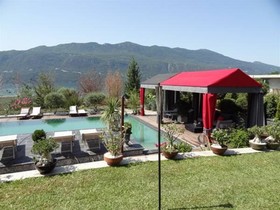 Les Suites Du Lac