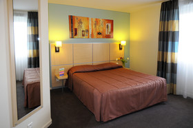 Hotel The Originals Saint-Etienne Aéroport Actuel