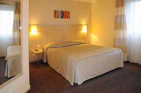Hotel The Originals Saint-Etienne Aéroport Actuel