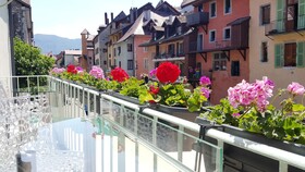 Lofts And Lakes