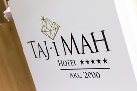 Taj-I Mah Hotel